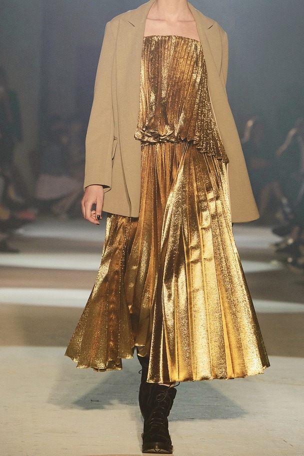 velvetrunway:  Datuna F.W 2016 Posted by tiled 