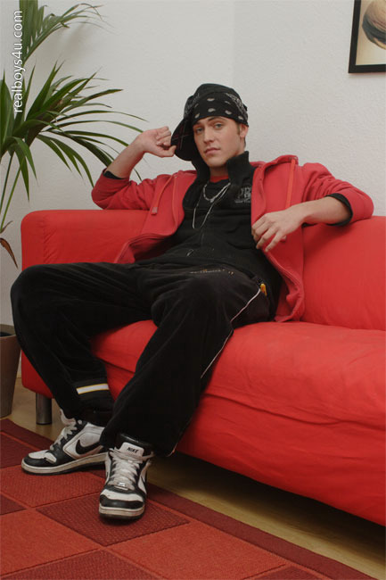 sneakers&socks