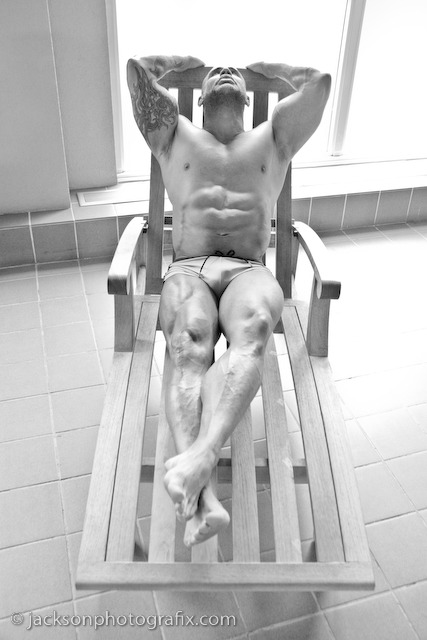 beef-cakes143:  papibeat:  Sexy Big Roger  Yes.