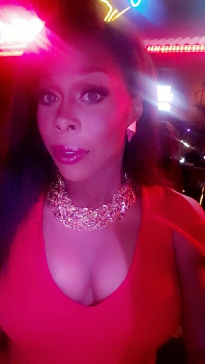 tsjosslynbottomsup:  tsjosslyn69:  Lady in Red  That’s me