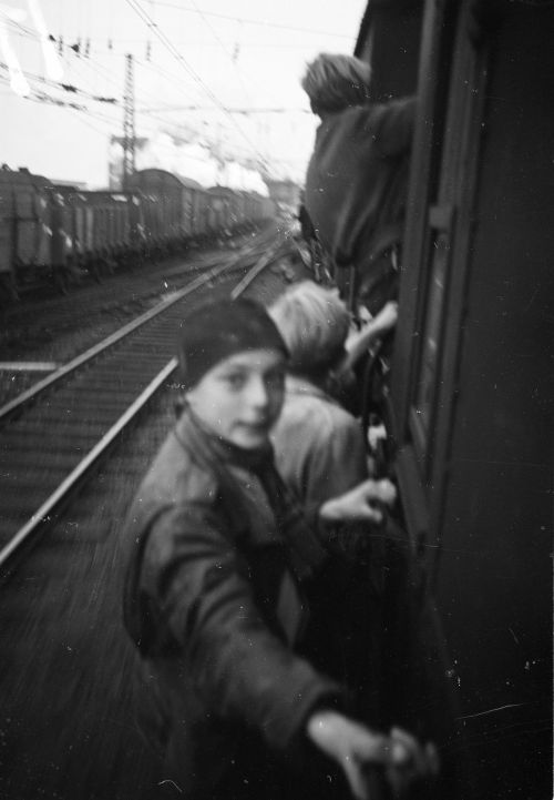 undr:  Menno Huizinga. Faces of unbridled joy. Dutch Boys ride the freedom train