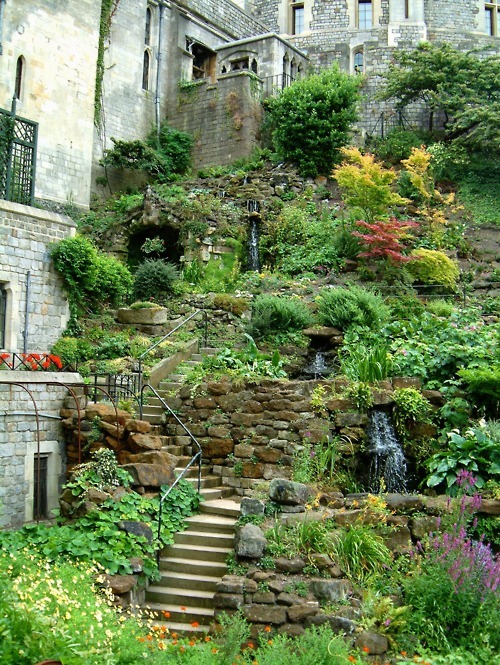 donotdestroy:Windsor Castle Those rock walls on that super steep grade with integrated waterfall is 