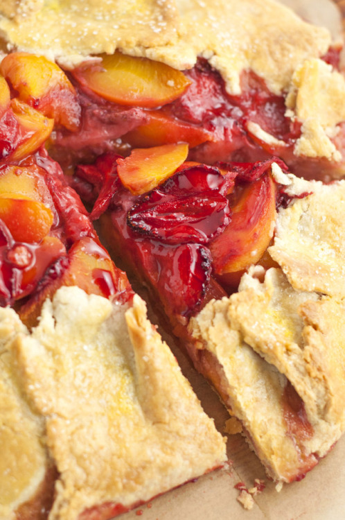 foodffs:  4-Ingredient Strawberry Peach TartReally nice recipes. Every hour.Show me what you cooked!