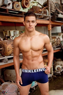 hunks4you:  http://hunks4you.tumblr.com/