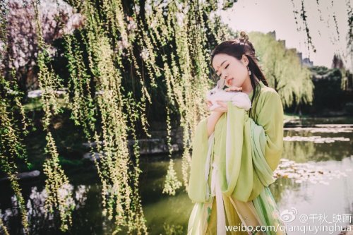 changan-moon: Traditional Chinese clothes, hanfu. Photography by 吃货娃娃