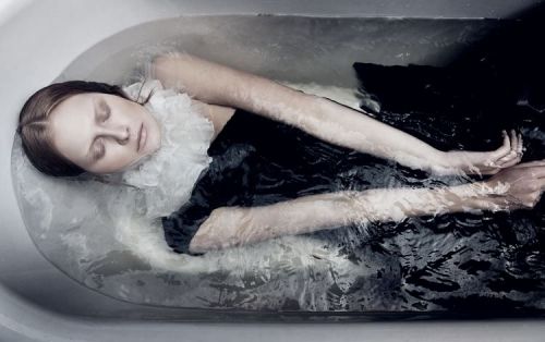 labsinthe:  Photographed by Ayten Alpun for Marie Claire Turkey 2010