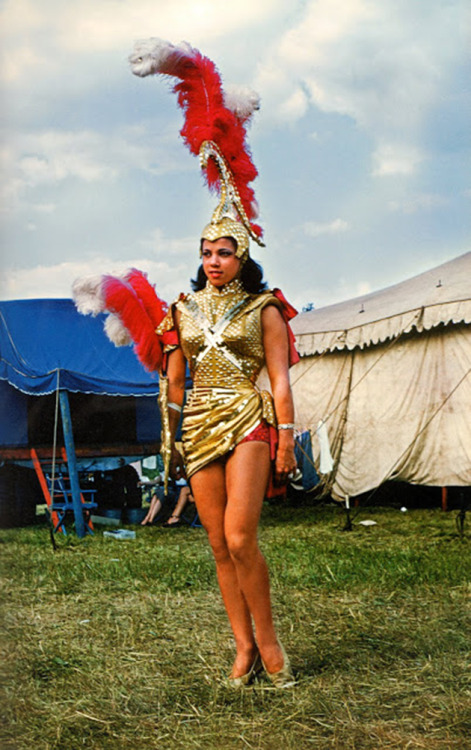 Vintage portraits of circus showgirls, 1940s-1950s