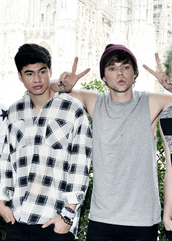 fivesource:  5 Seconds of Summer photographed