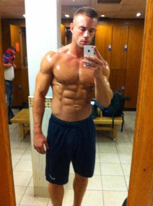 abspacked:  HE… HES JUST SO PRETTY.