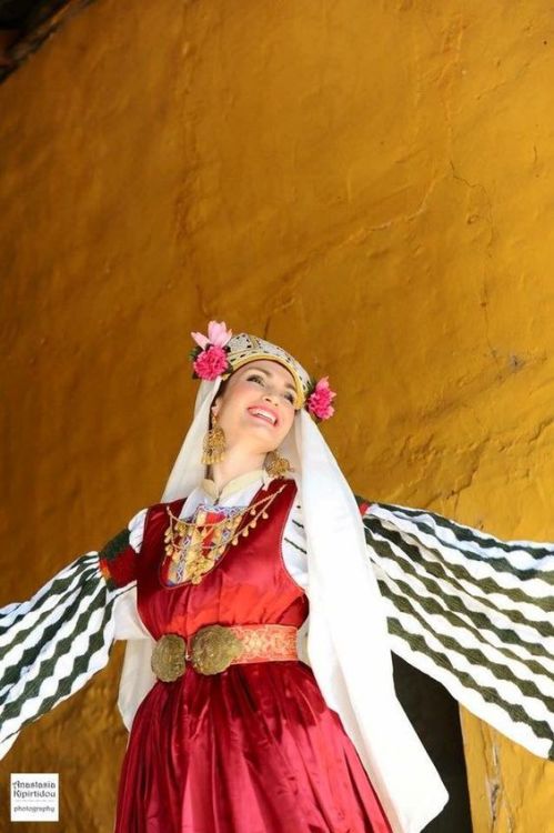 gemsofgreece: Traditional dress of Nísyros.