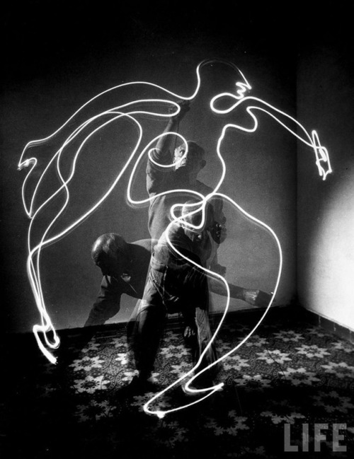 Picasso drawing with light.Life Magazine 1949