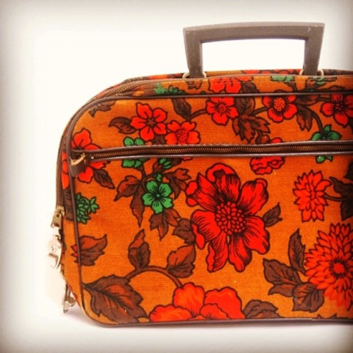 Autumn floral&hellip; this vintage suitcase mini still avail, $49. #autumn #vintageliving #vinta