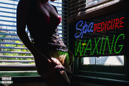curiosa-obscura:  Waxingfollow us for more homemade nudie pics ;)