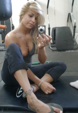 socialporno:  Personal trainer via /r/camwhores