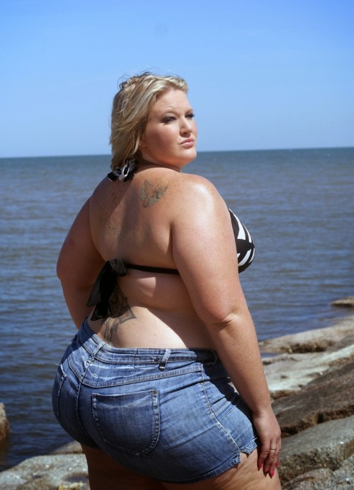 bigmofrigga:  vaboi82:  #bbw #thickthighs #thick #sexy #chubby #pawg  She is amazing.
