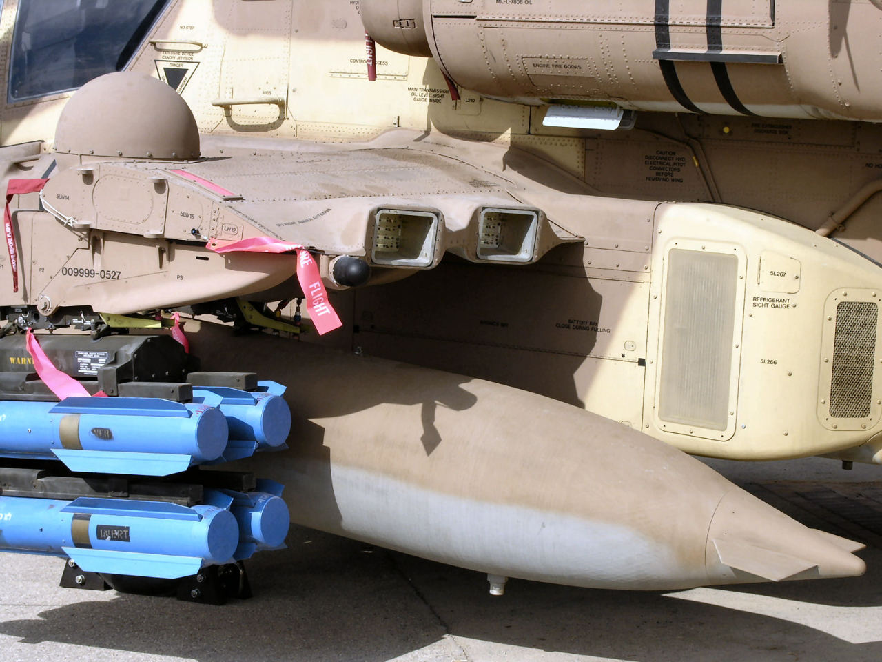 waranddestruction:  rocketumbl:  AH-64  IDF AH-64