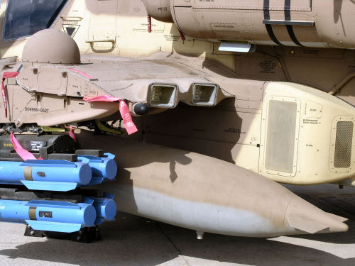 waranddestruction:  rocketumbl:  AH-64  IDF AH-64