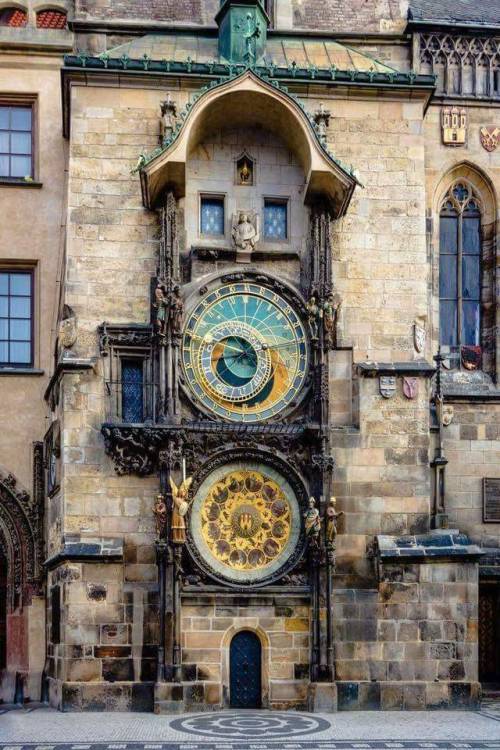 steampunktendencies:Installed in the year 1410, this 600 year old clock in the city of Prague is the World’s oldest astronomical clock still in operation.