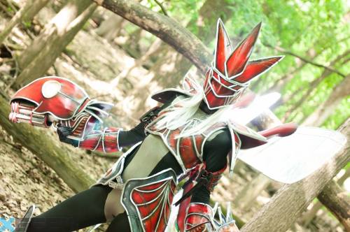 sisusquid:  Another set of my Scizor Gijinka photos from ACEN! My favorite parts about Scizor are the head piece, the wings, the claws and the stompy feet. That’s what I tried to capture in my Gijinka. Plus I wanted Scizor to look like a badass motorcycle
