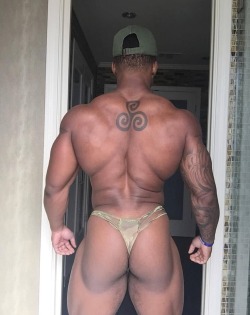 beefybutts: Spread those cheeks.
