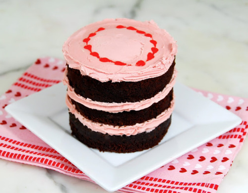 gastrogirl:  chocolate raspberry tomboy cake. 
