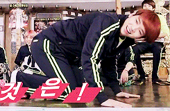 namusoos-blog:  woohyun on his knees 