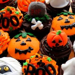 halloweenhorrorsqueen:  Halloween Cupcakes