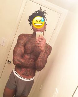 killaskillz85:  mrdeepdick:  Dreadhead Strapped  Daaamn who dat ….YANK!!!!