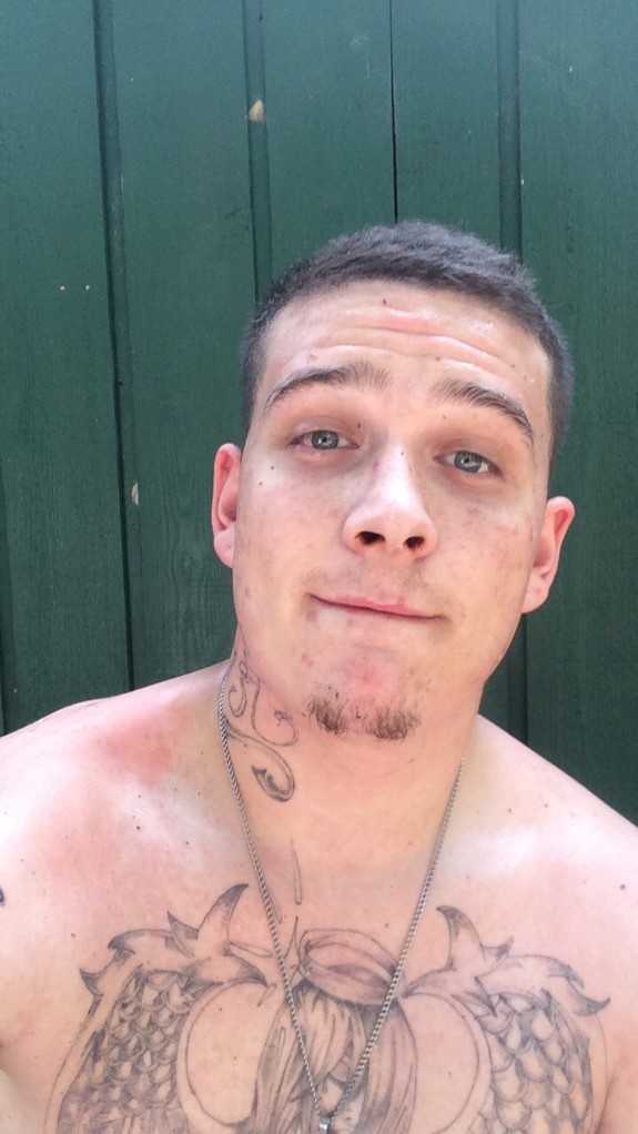 straightwhitethugs:  Yummy