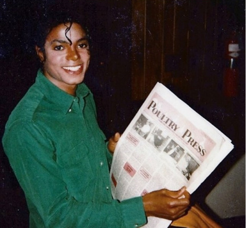 pinkcloudturnedtogrey: Michael Jackson’s Vitiligo in 1988 when he didn’t cover it with m