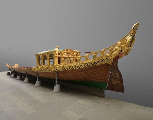 Royal Barge, 1731-32 / The Royal barge was built in 1732 for Frederick, Prince of Wales by the shipw