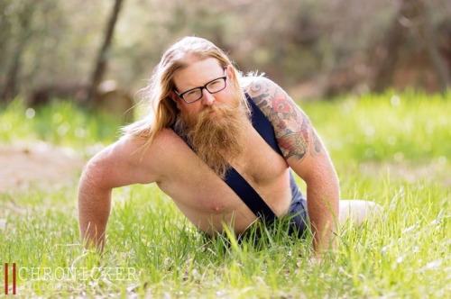 Porn mymodernmet:Bearded Man Playfully Poses for photos