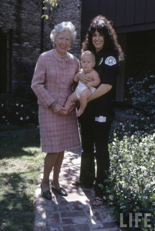 Grace Slick with her mother Virginia and baby China(John Olson. 1970)