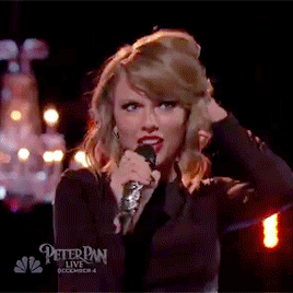 Awkward Taylor Swift Dancing Roundeachtime Taylor S Performance Of Blank