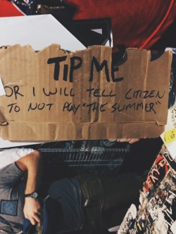 fappingatafuneral:  ayebrummm:  Citizen Chain Reaction 9/19/14    All my date it said “tip me because I probably sold you TSSF merch”