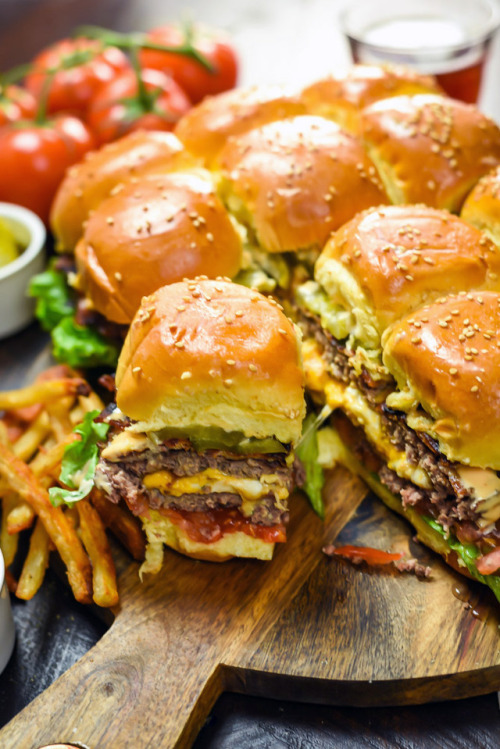 daily-deliciousness:Loaded juicy lucy sliders