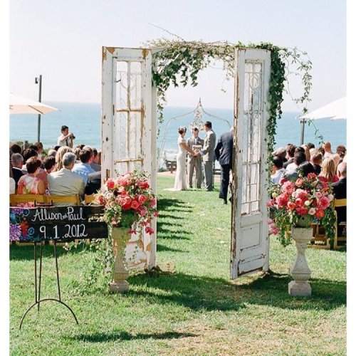 How perfect are these free standing doors at the entrance of the ceremony for an outdoor wedding?! I