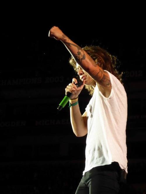 Harry on stage last night! (August 8 2015)