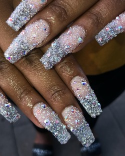 nailsonblackwomen:  Came through drippin’