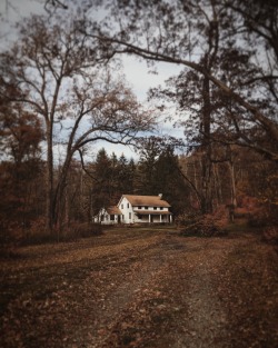 katherinecaprio:  Abandoned house in the