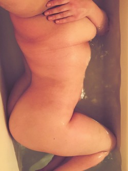 prettybabybunny:  I love bath time 🛁