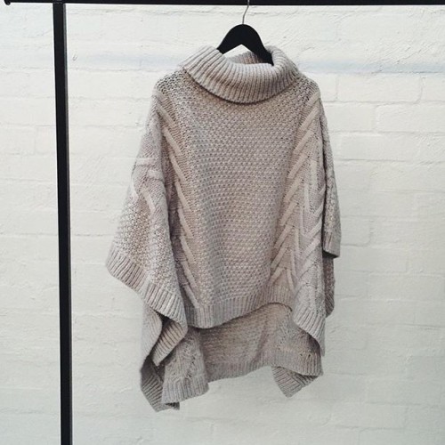 Perfect weekend knit! Only one S/M left !! We this piece#rollneck #knit #winter #fashion #ootd #potd