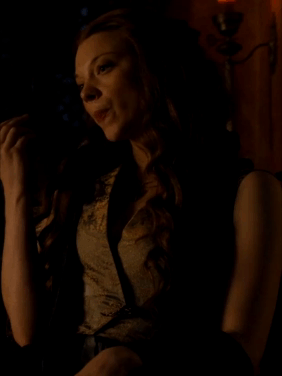 Costumes + Game of ThronesMargaery Tyrell’s grey/silver, black and golden dress in Season 04, Episod