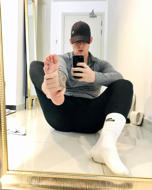 Hot guy with great feet and socks ;)