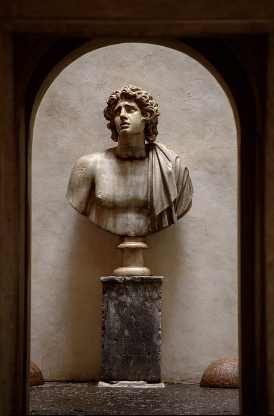 mainepoet: orphic-mysteries:  Rome by Iggi Falcon  Head and chest pose in a work