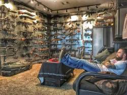 gunsblades:  MY DREAM ROOM !!!  Tank Marine!