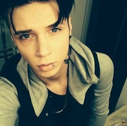 xxfanofmusicxx:  Andy Biersack 