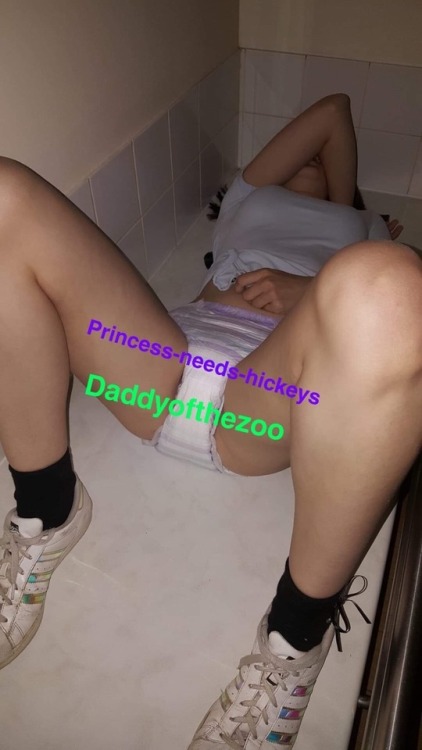 daddyofthezoo: It’s so good to have my princess back @princess-needs-hickeys after a lovely wa