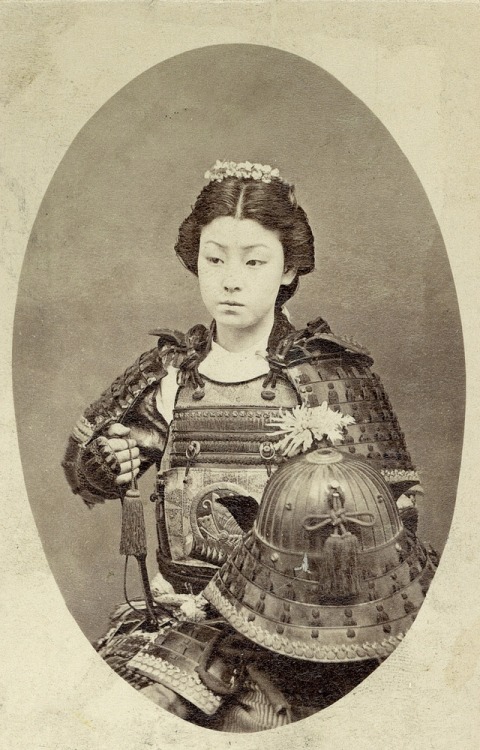 akalle:  Rare vintage photograph of an onna-bugeisha, one of the female warriors of the upper social classes in feudal Japan (emerged before Samurai) An onna-bugeisha (女武芸者?) was a type of female warrior belonging to the Japanese upper class.