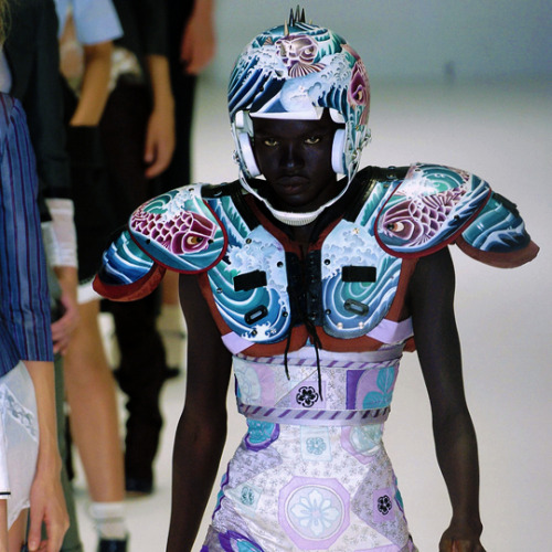 voulair:Ajuma Nasenyana @ Alexander McQueen Spring 2005